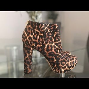 MICHAEL KORS LEOPARD PRINT BOOTIES